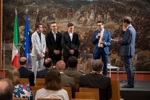 Federico e studenti Volta (1) Federico e studenti Volta (1)